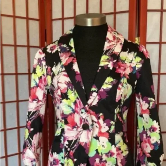 Candie’s Camera Ready Style Cropped Vibrant Floral Jacket Size Medium NEW NWT - Picture 2 of 12